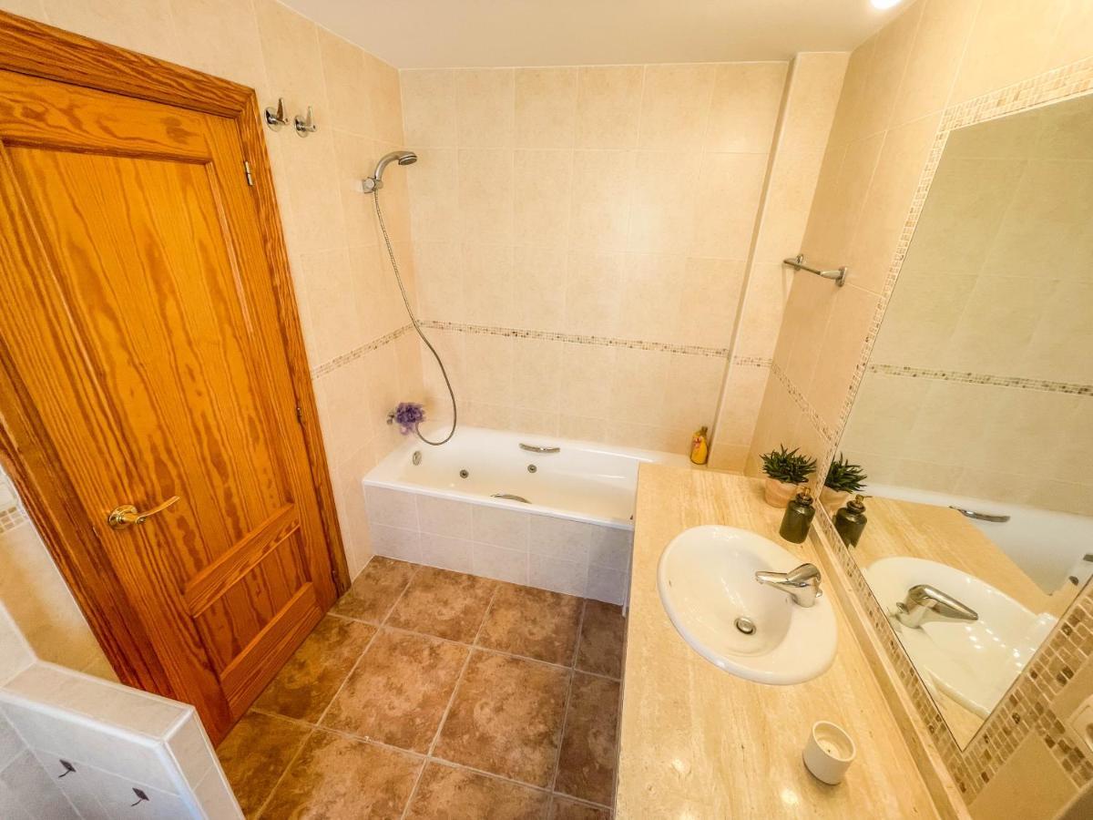 Charming Townhouse With Sea Views & Pool In Altea Villa Calpe Eksteriør billede