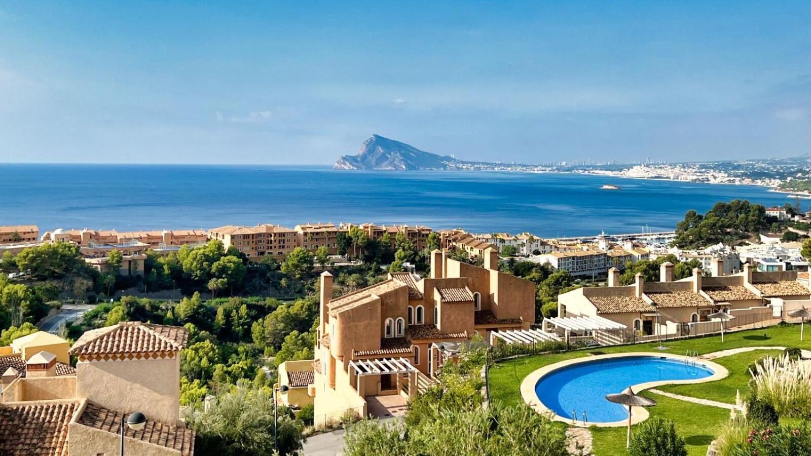 Charming Townhouse With Sea Views & Pool In Altea Villa Calpe Eksteriør billede